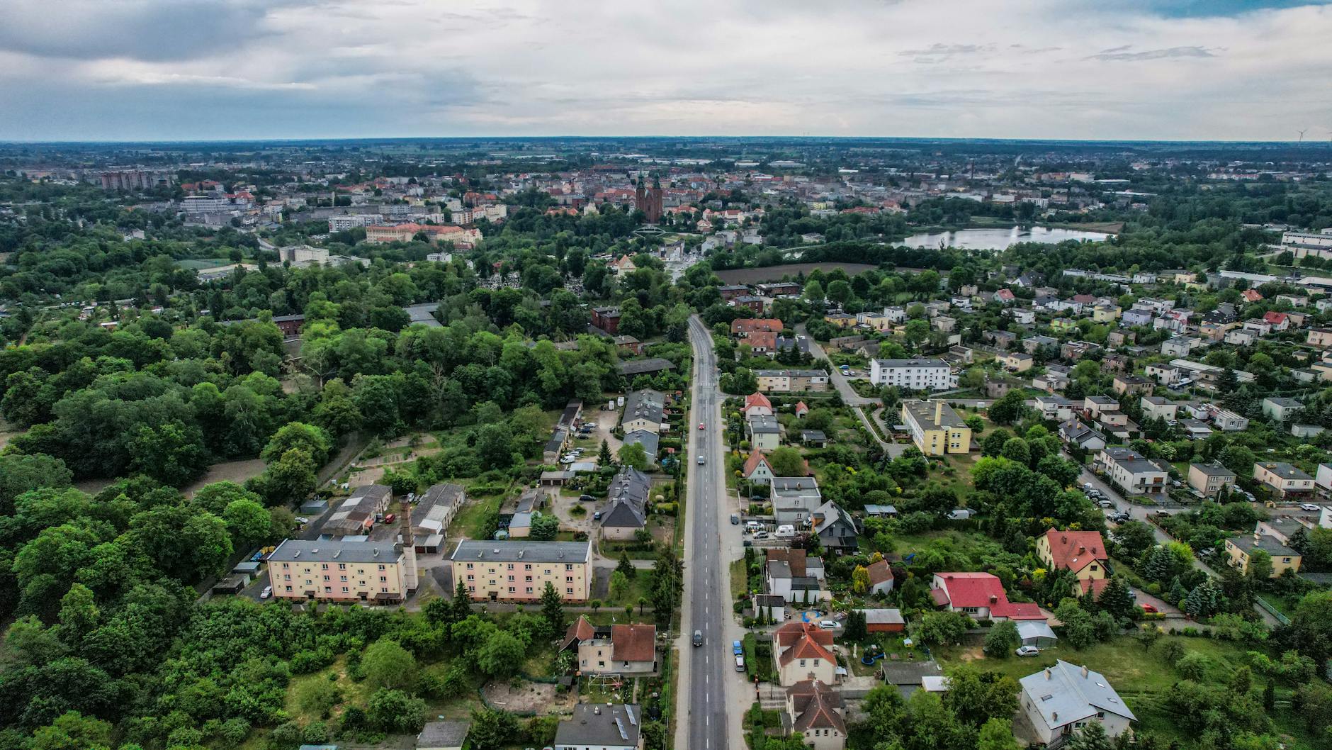 Widok na zamek w Człuchowie nad jeziorem