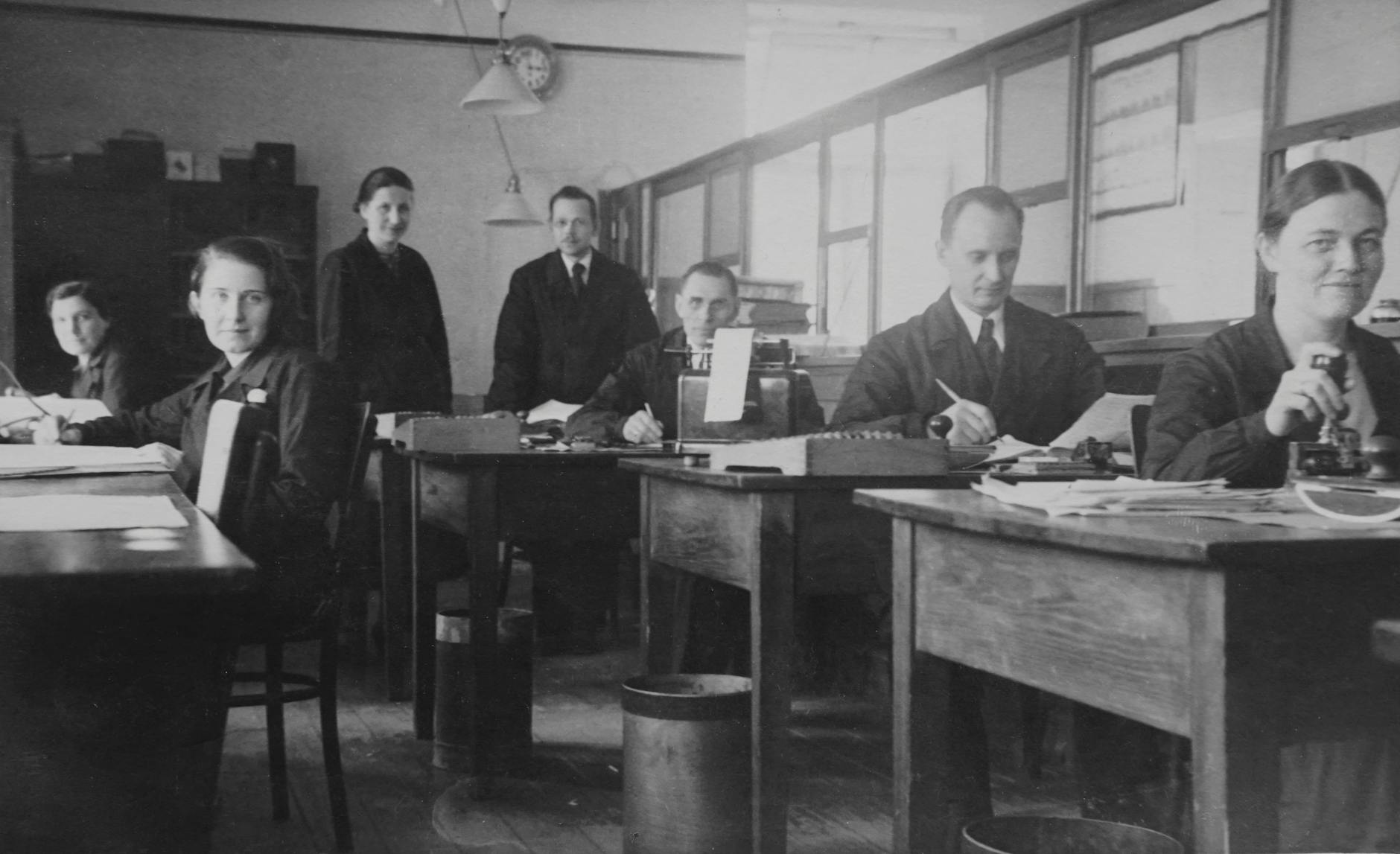 Widok na ruiny zamku krzyżackiego w Człuchowie z otaczającym krajobrazem